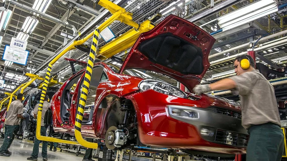 La producción de autos cayó 18,3% en el primer semestre y las terminales exigen urgentes bajas de impuestos
